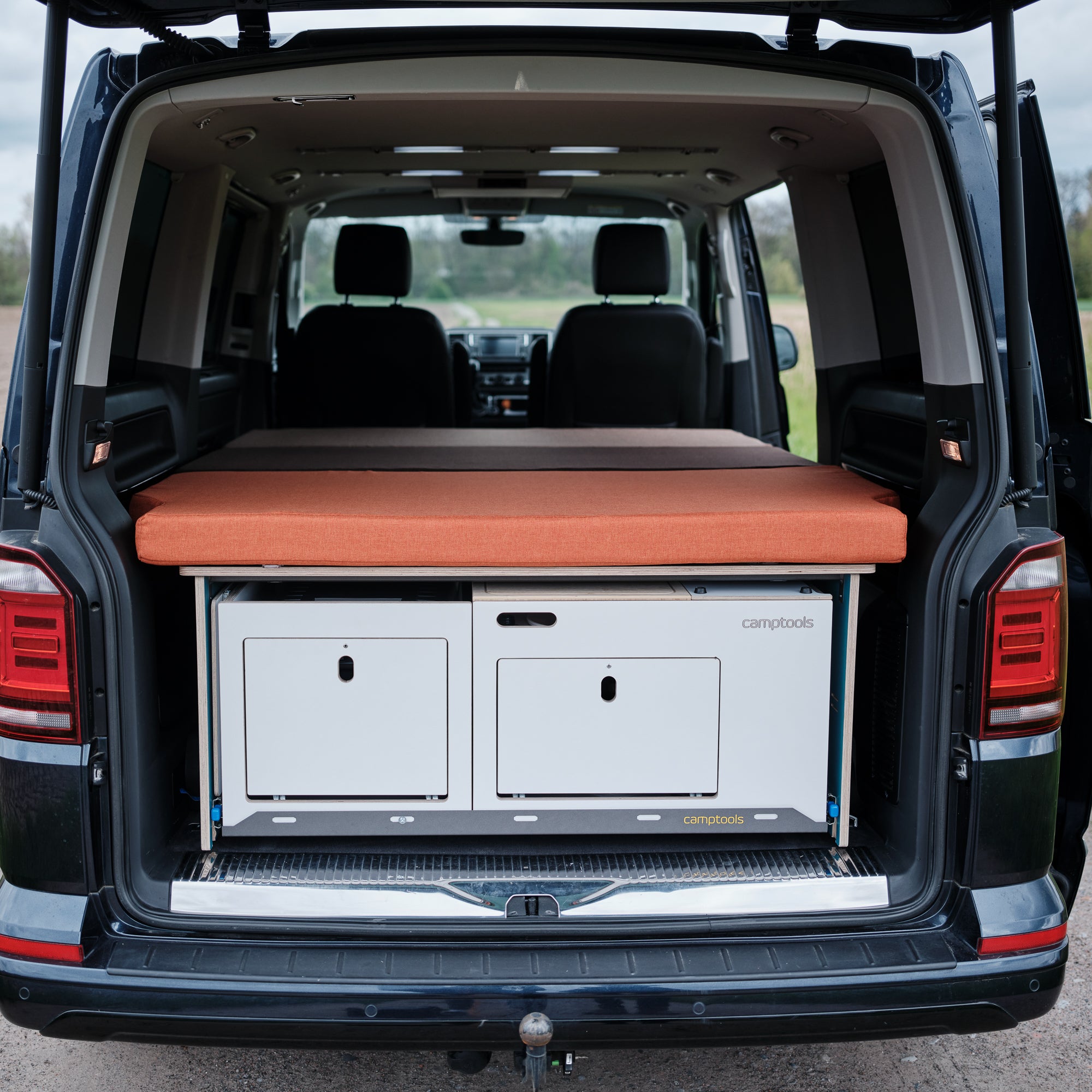 Bett- und Schlafsystem für den VW T6 mit Küche und Heckauszug
