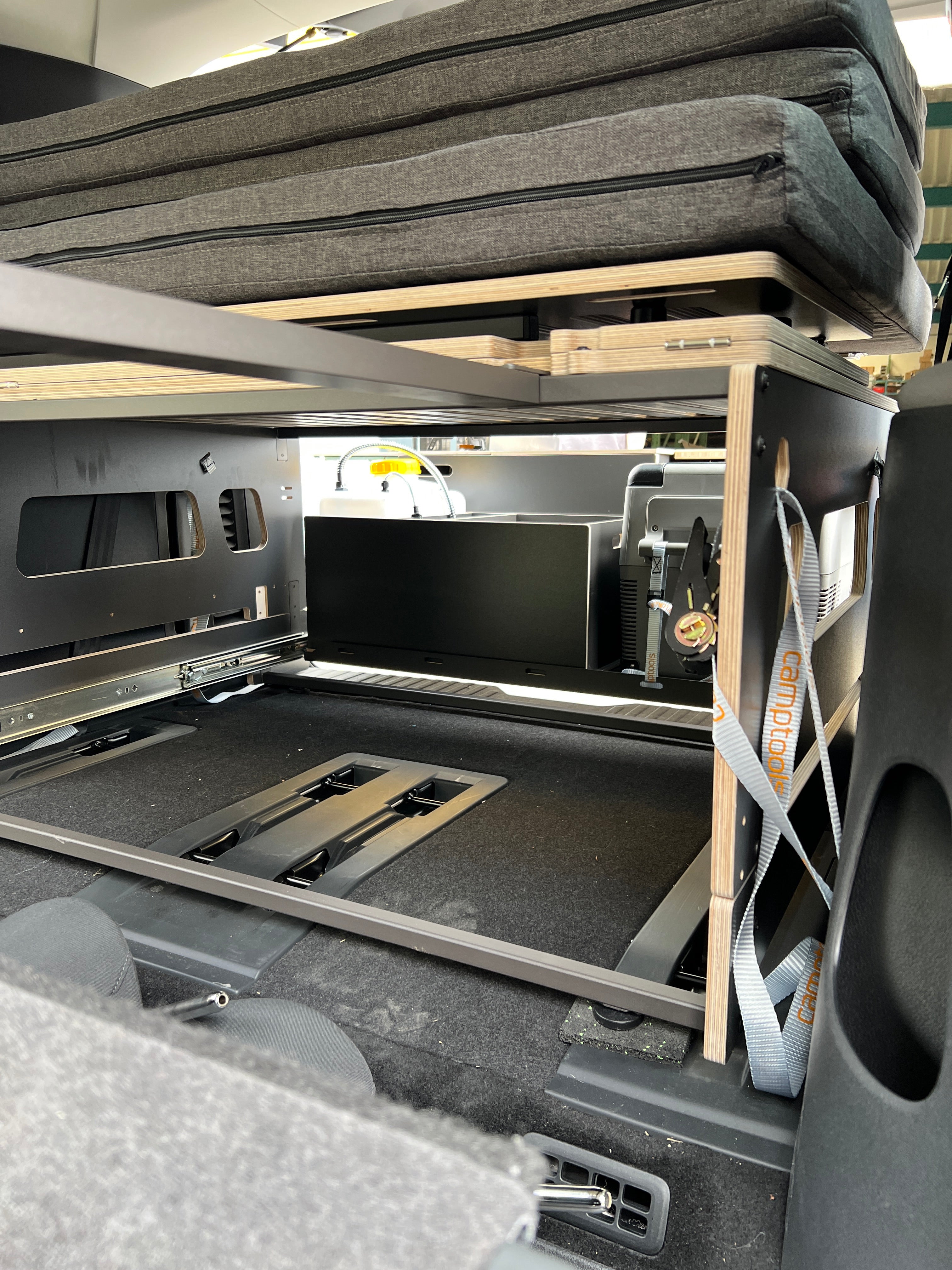 Befestigung Bett im Id. Buzz