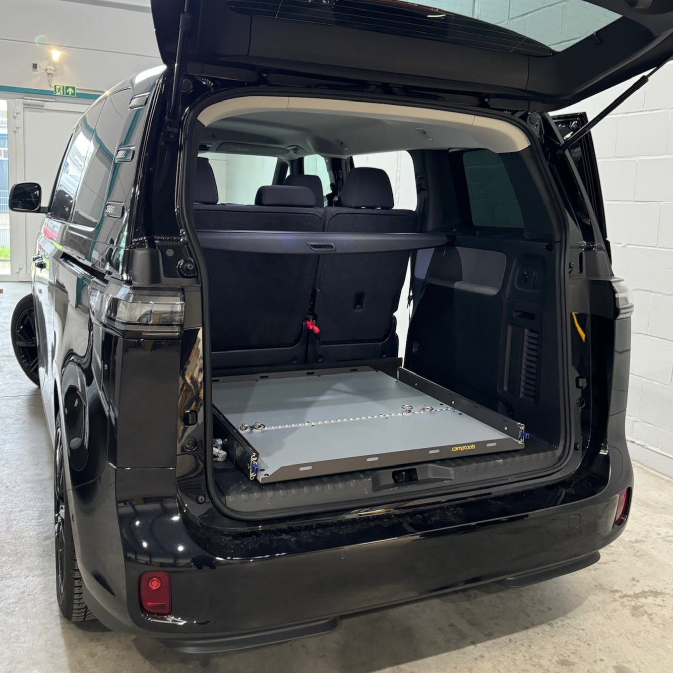 VW T7 mit Heckauszug Camping