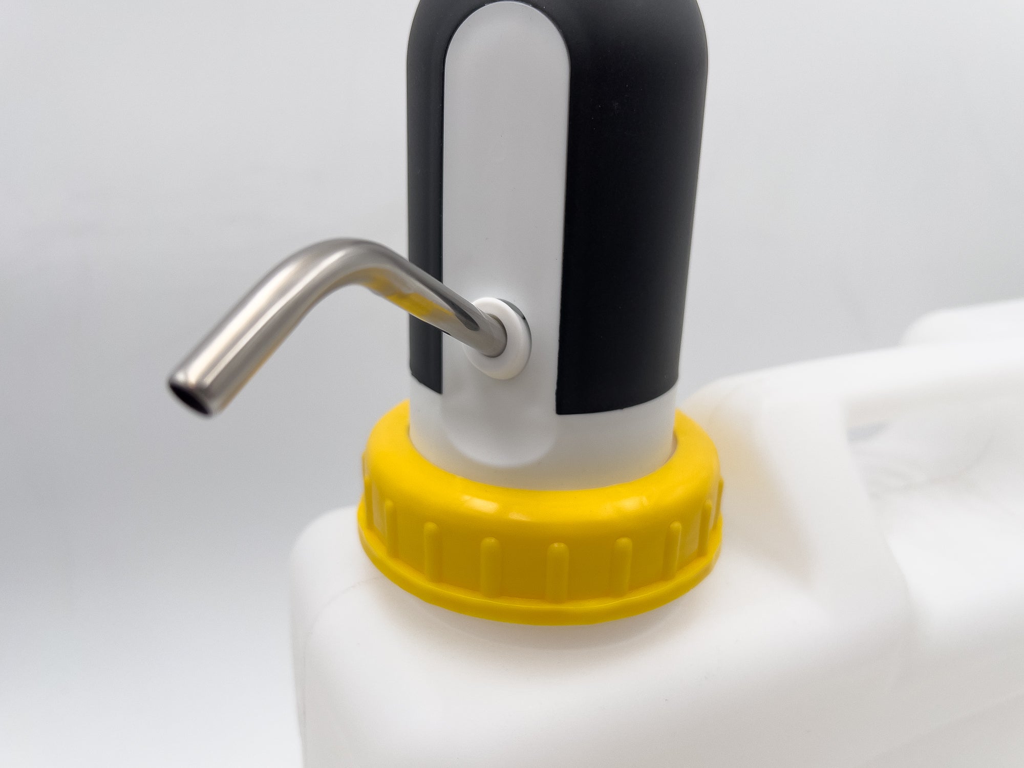 Frischwasser-Versorgung mit integrierter Pumpe 12 Liter Akkubetrieben