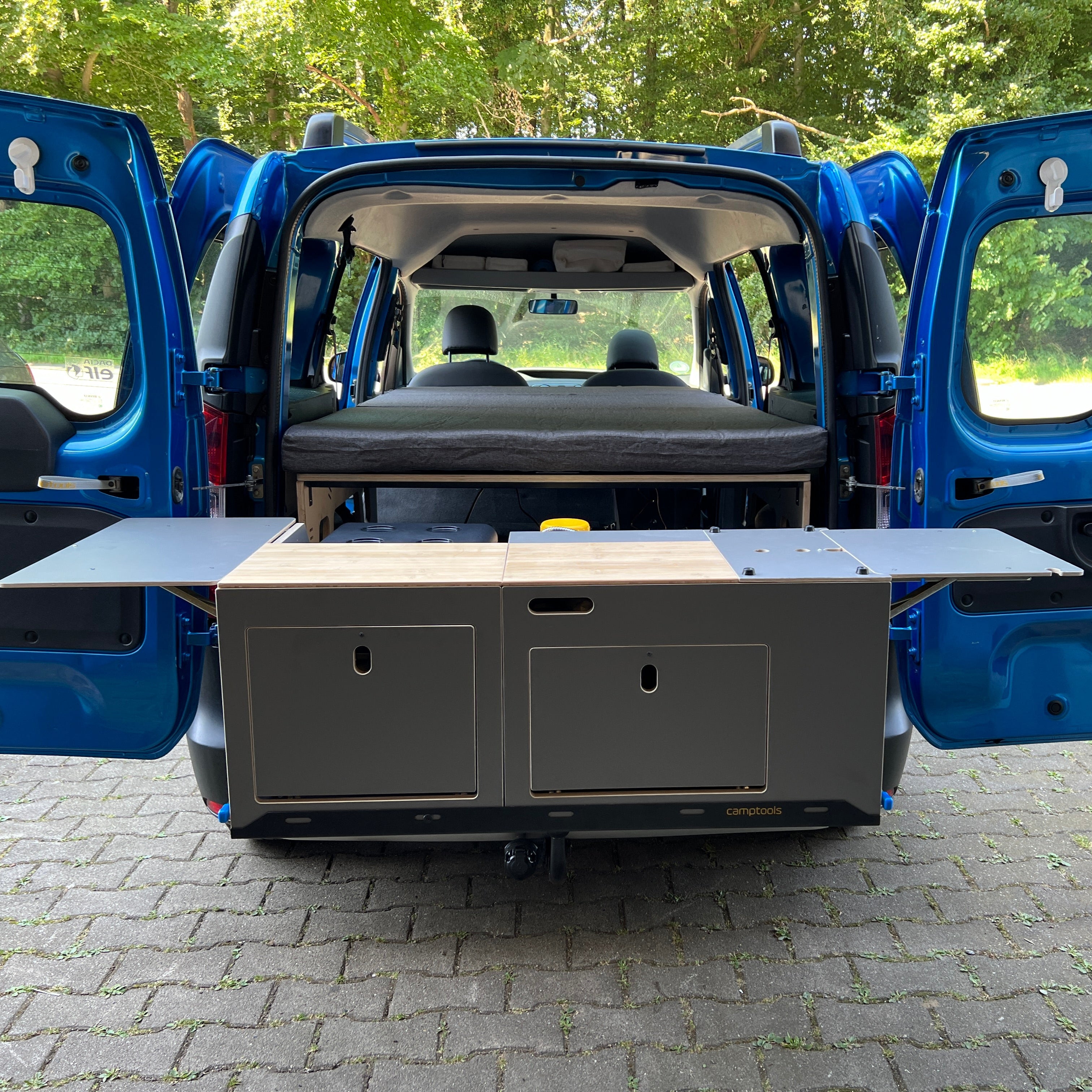 Bett mit Küche, Heckauszug für den Dacia Dokker