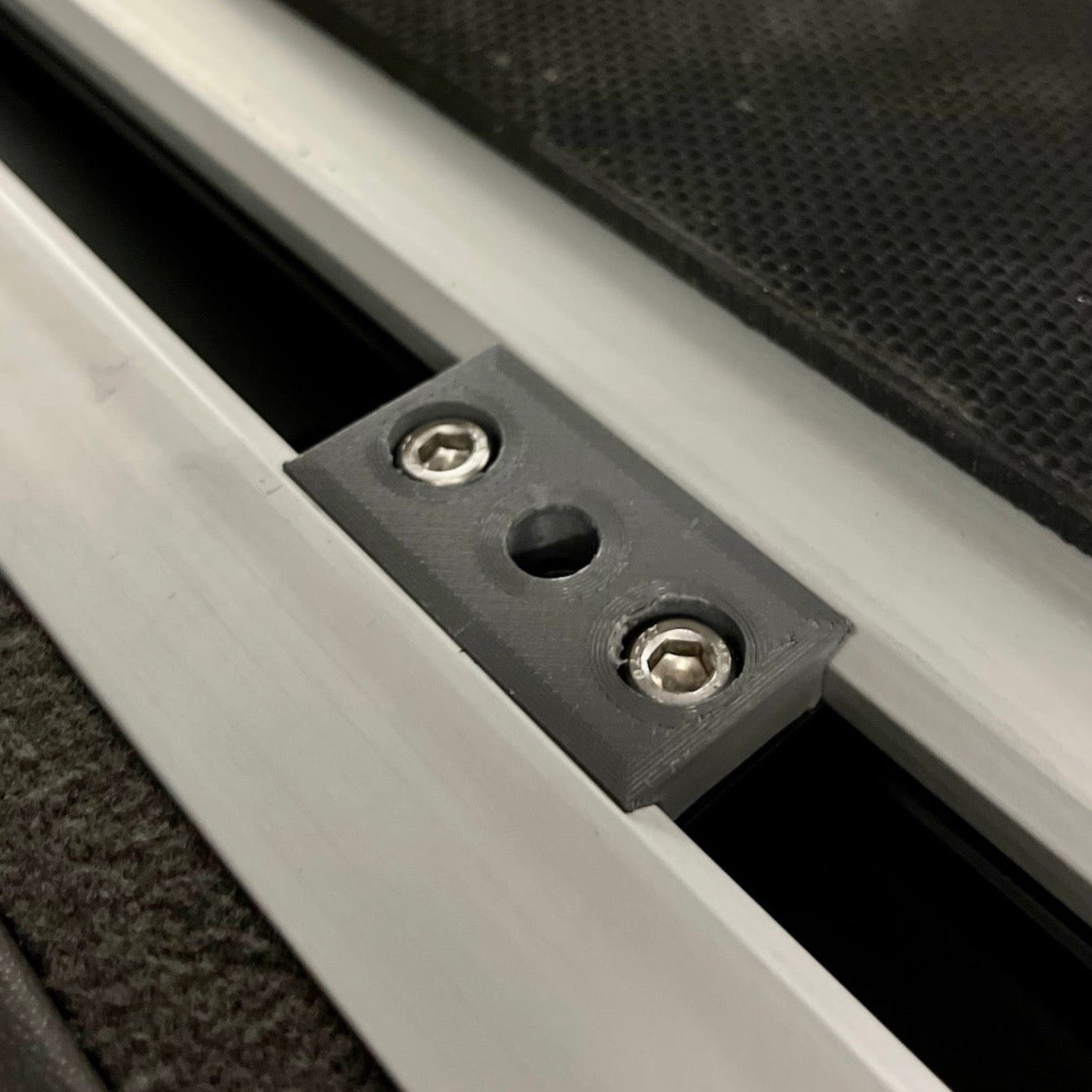 Nutenstein Fitting M8 für VW T7 Multivan Schienensystem - Befestigungslösung für Campingausrüstung und andere Gegenstände.