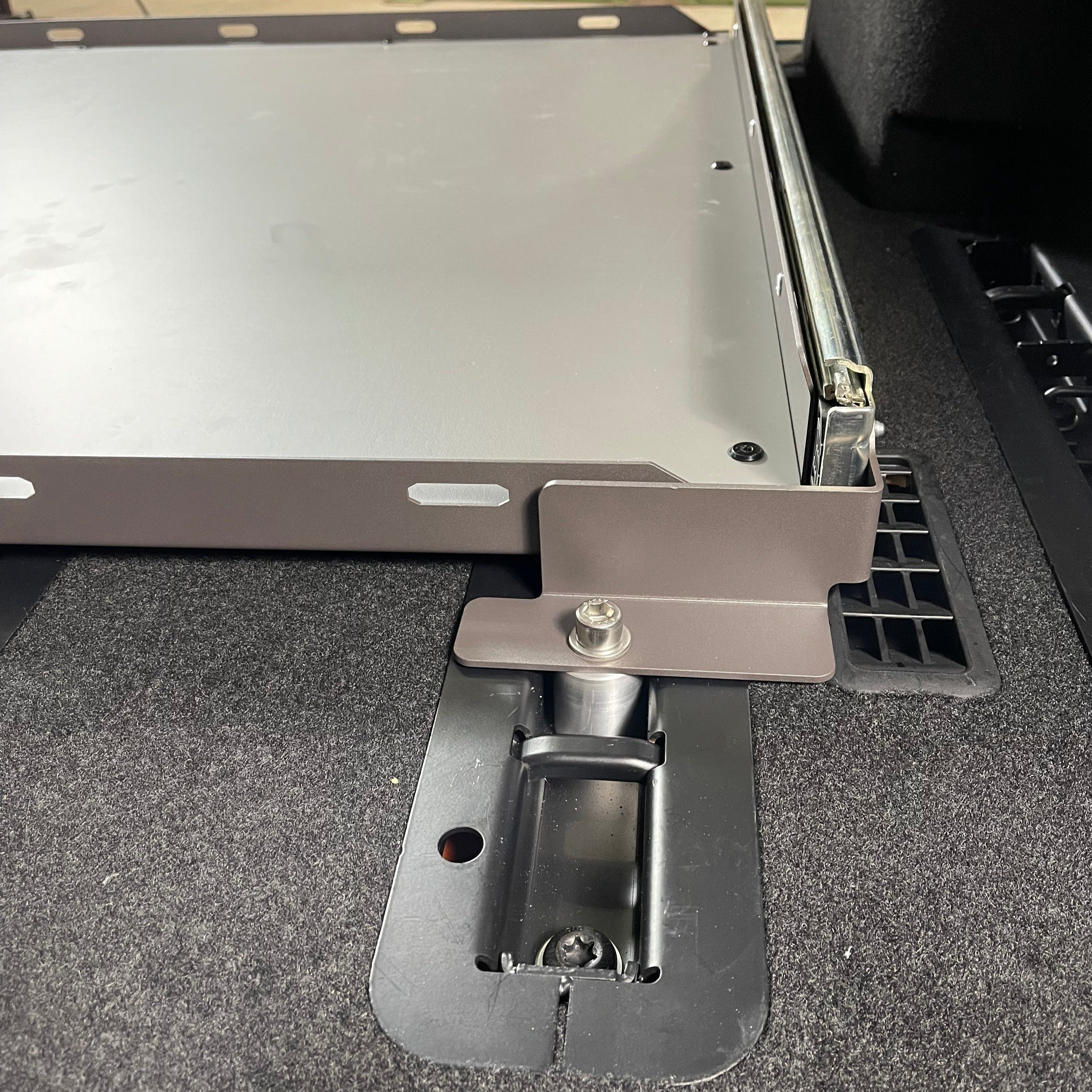 Heckauszug Ford Tourneo Custom Sitzschiene