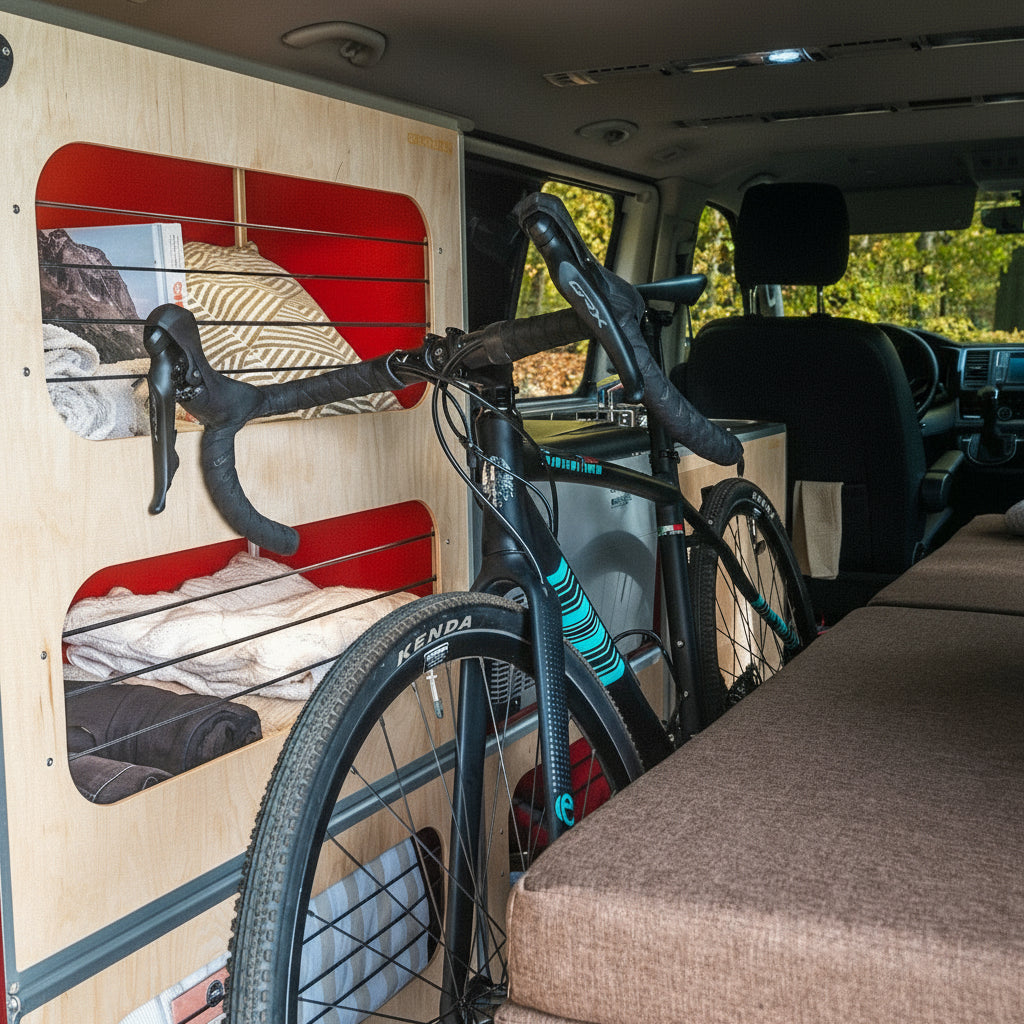 CENTERLINE Komplettset inkl. Küche, Bett mit Heckauszug, Schränken und Kühlbox