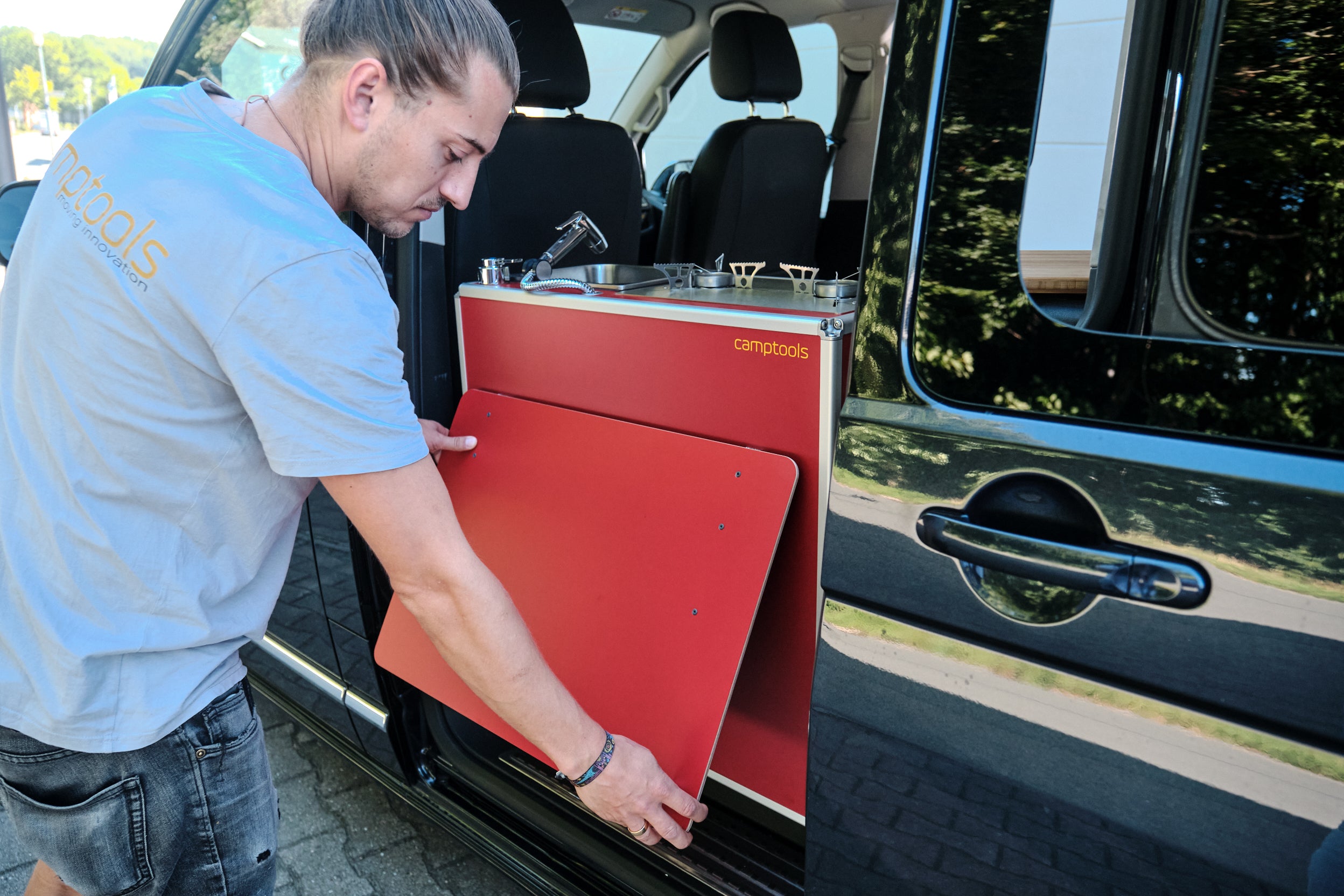 CENTERLINE Möbelzeile inklusive Küche, Schränke und Kühlbox