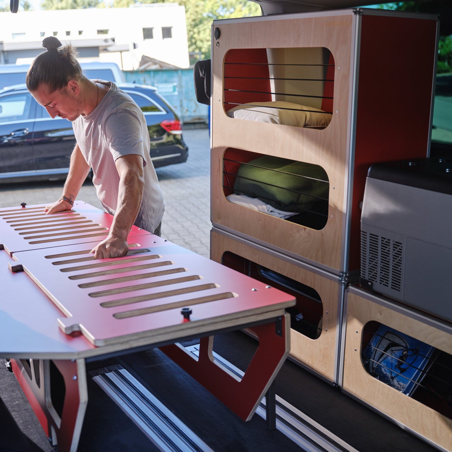 CENTERLINE Komplettset inkl. Küche, Bett mit Heckauszug, Schränken und Kühlbox