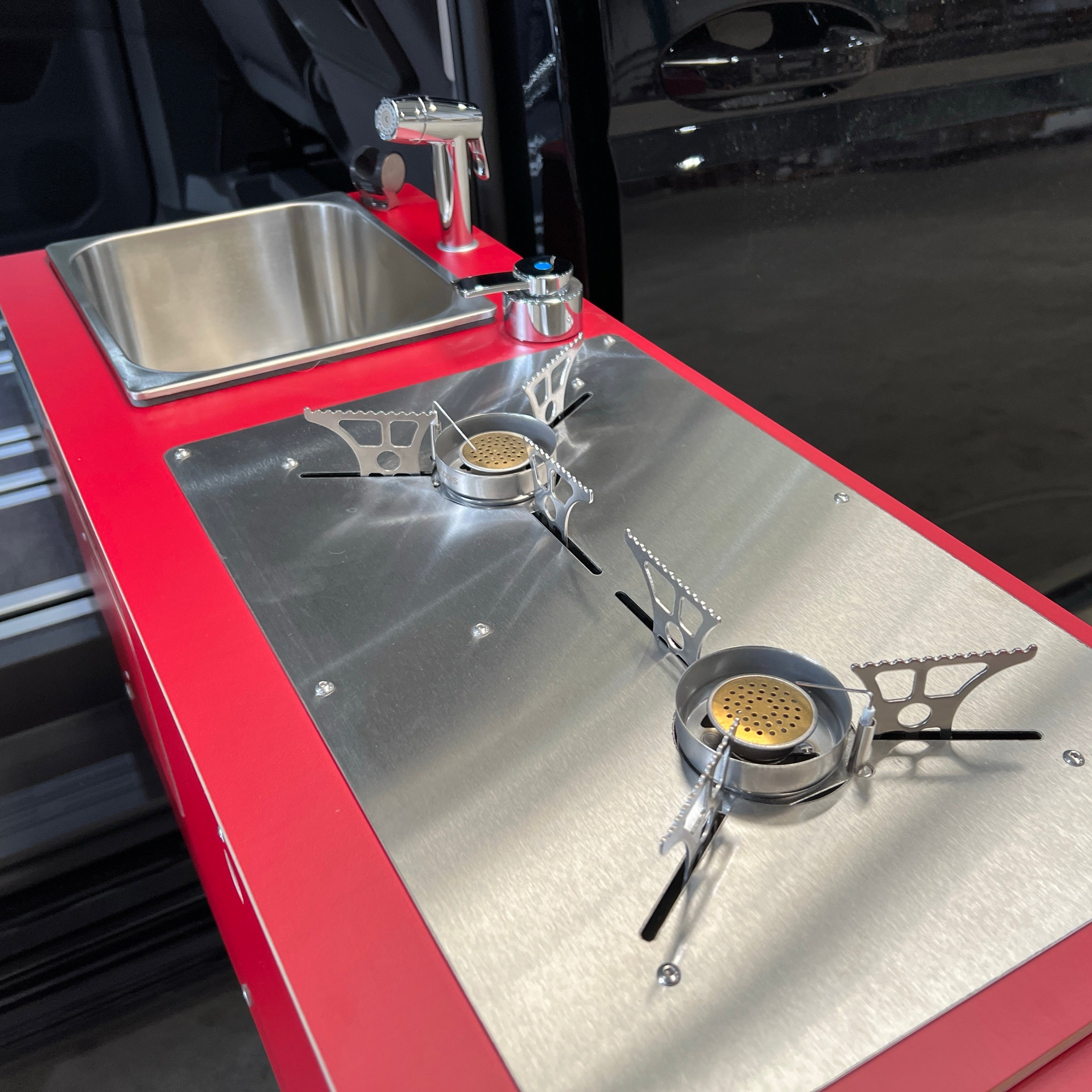 Camping Küche im Van modular mit Kocher und Wasser