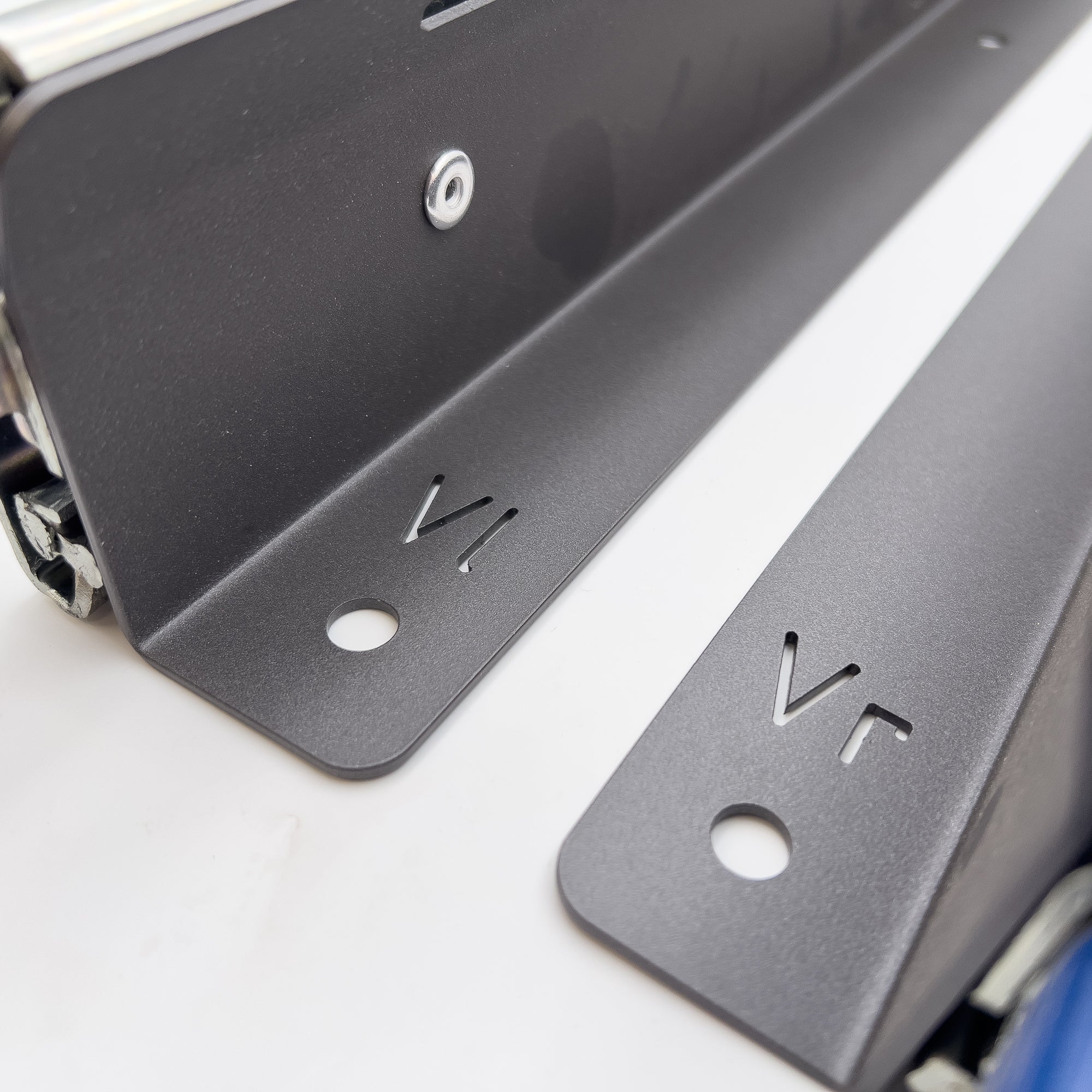 Schwerlastschienen mit Seitenwinkel für Auszugstiefen zwischen 550 - 1.200 mm (Set)