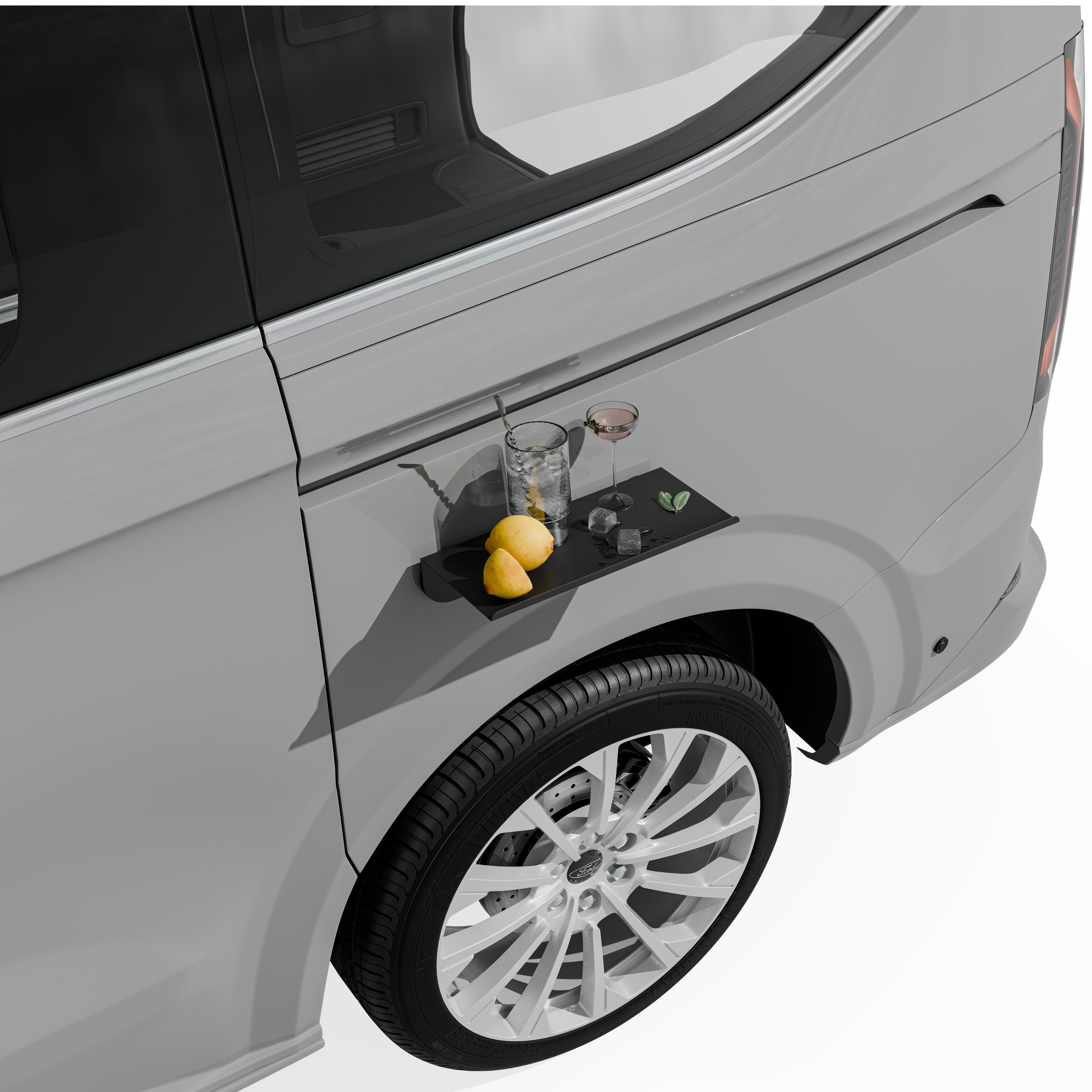 Magnetregal mit Getränken an Fahrzeugkarosserie