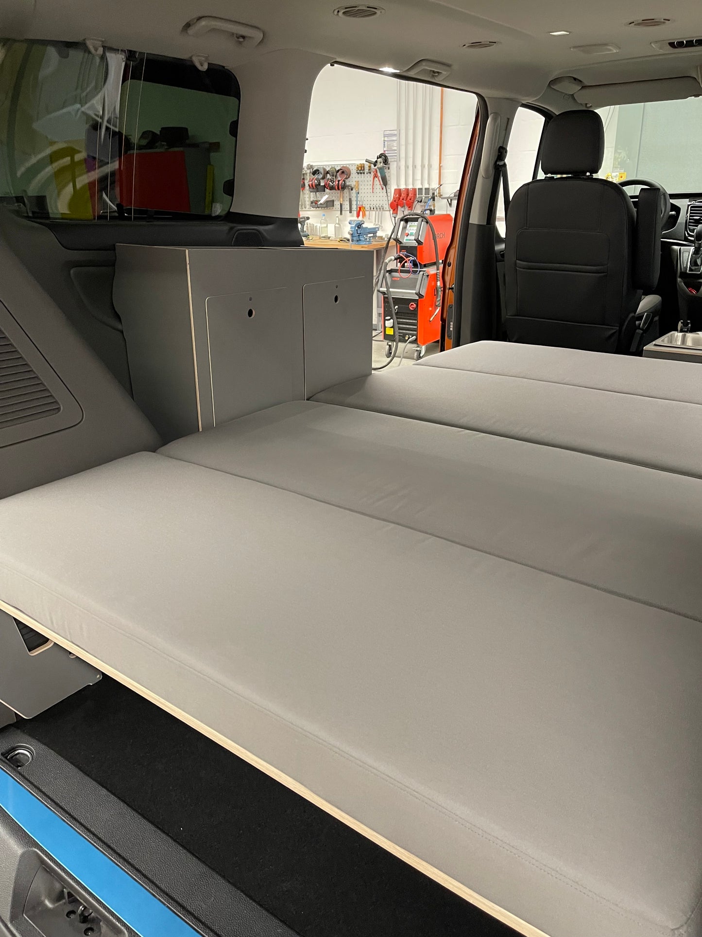 Side cabinet for Ford Tourneo Custom L1