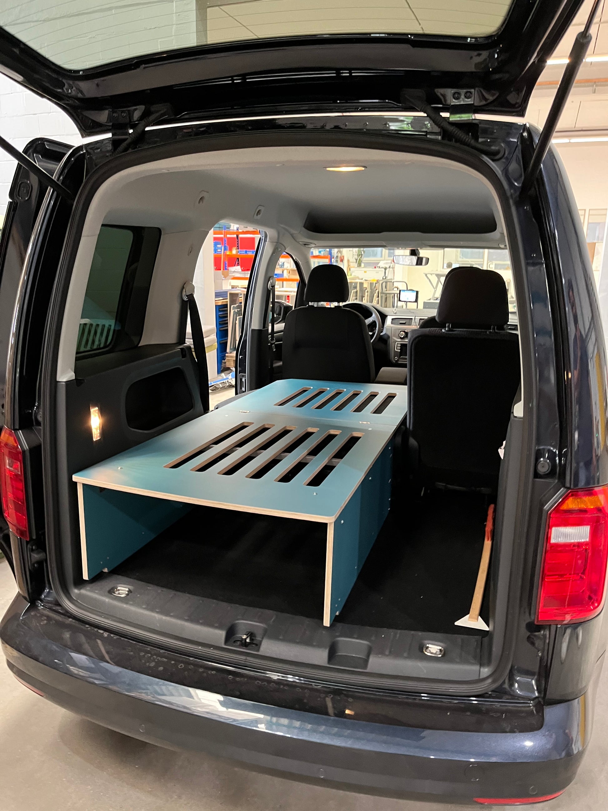 VW Caddy Single Bett - Schlafsystem - Camper Umbau - Campingmöbel –  Camptools
